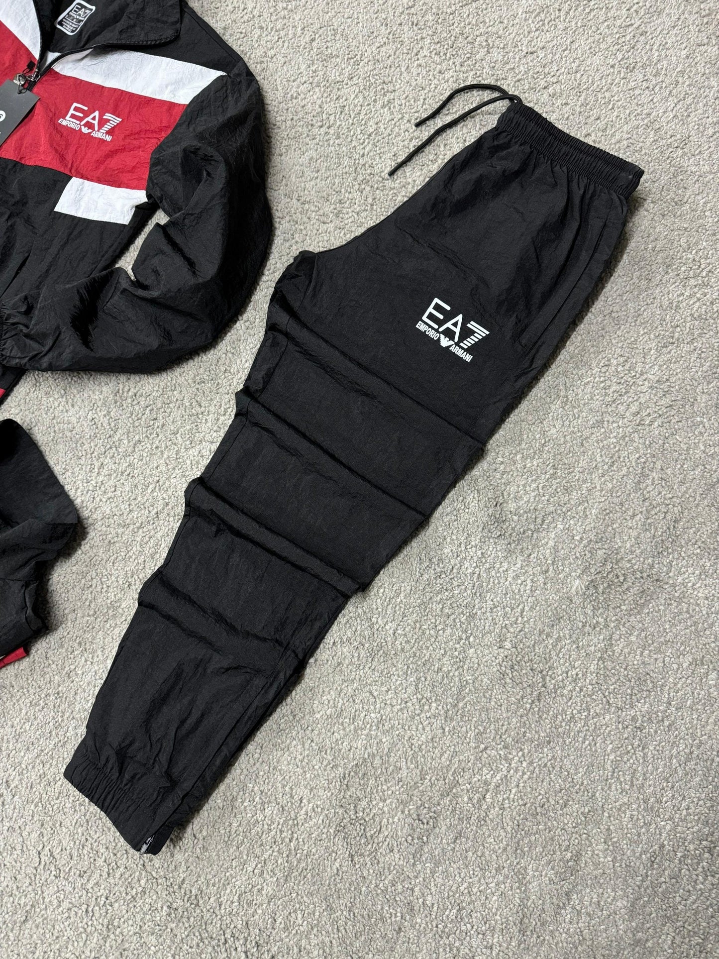 Chandal Armani (Rojo y negro) Max calidad