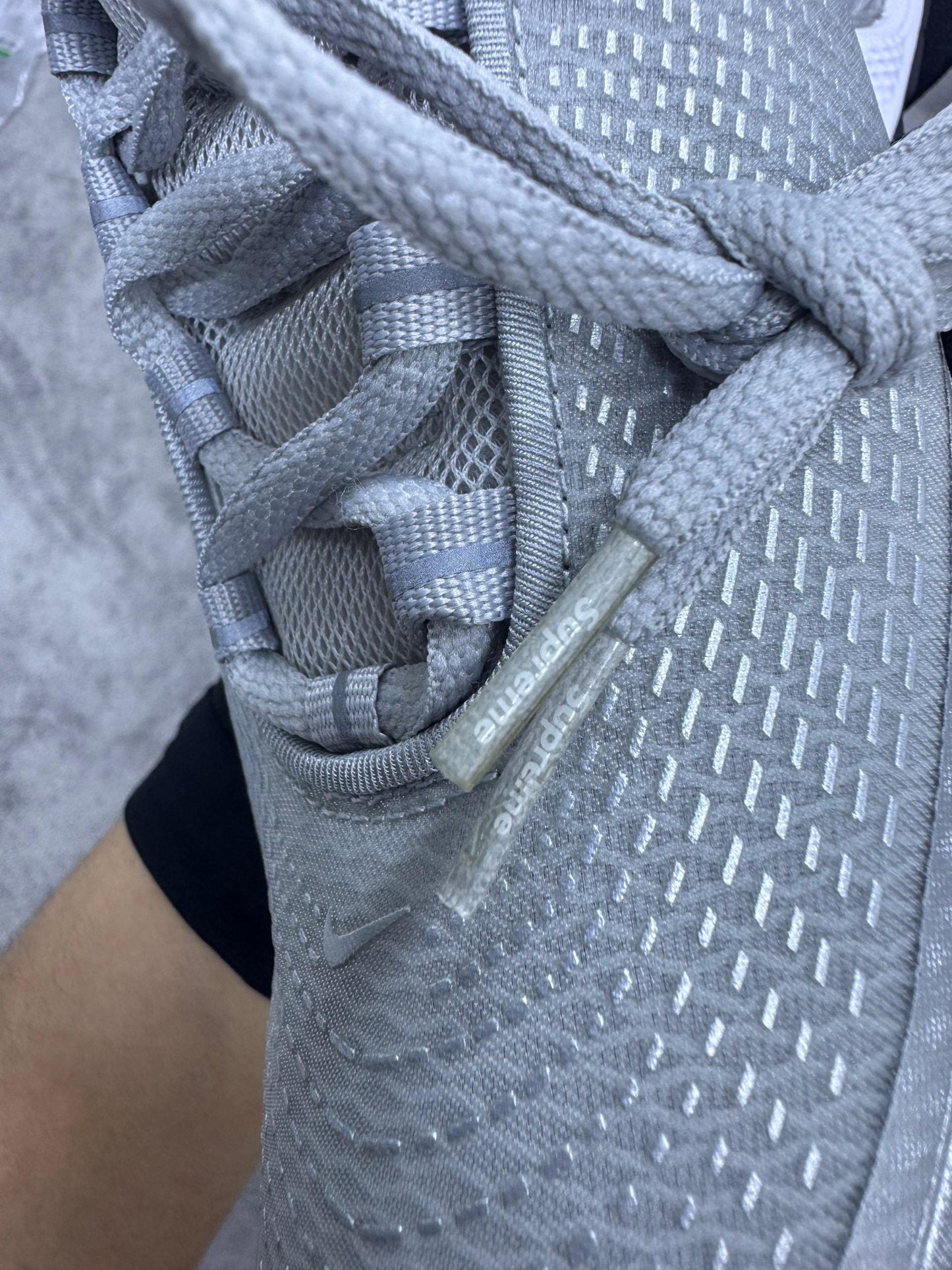 Air Max DN ( Supreme ) ⚪