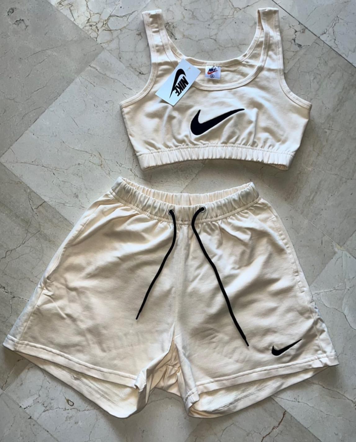 Conjunto Chica "Baja calidad"