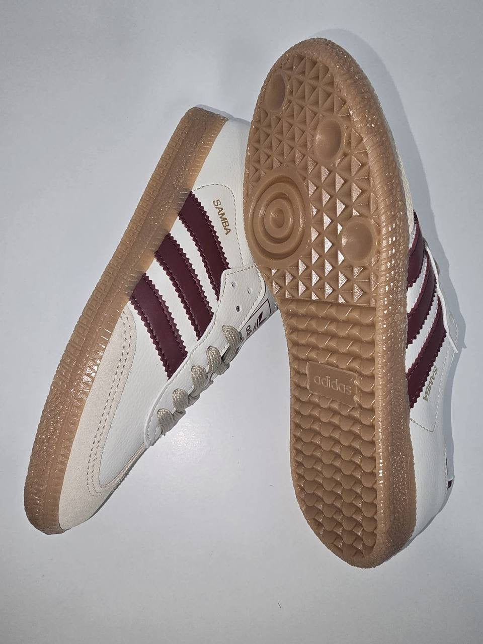 Zapatillas Adidas logo burdeos