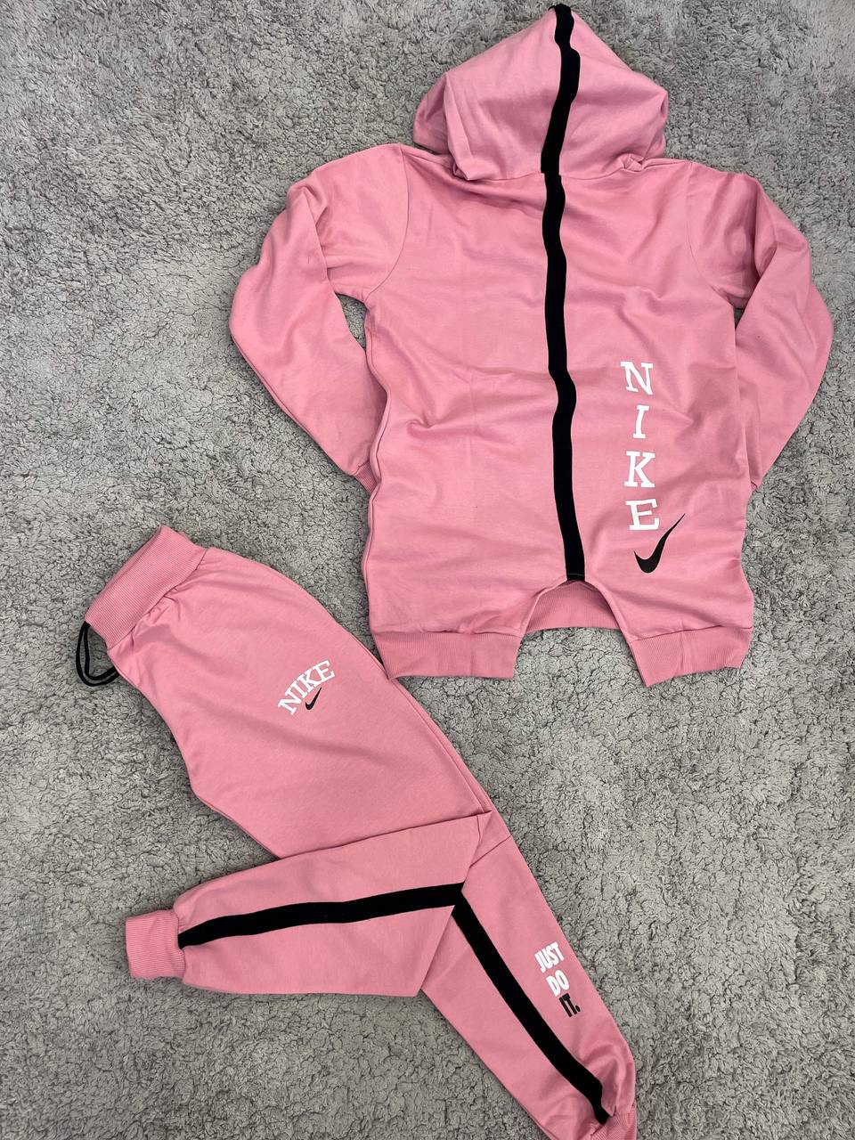 Chándal Nike rosa “novedad” "Baja calidad"