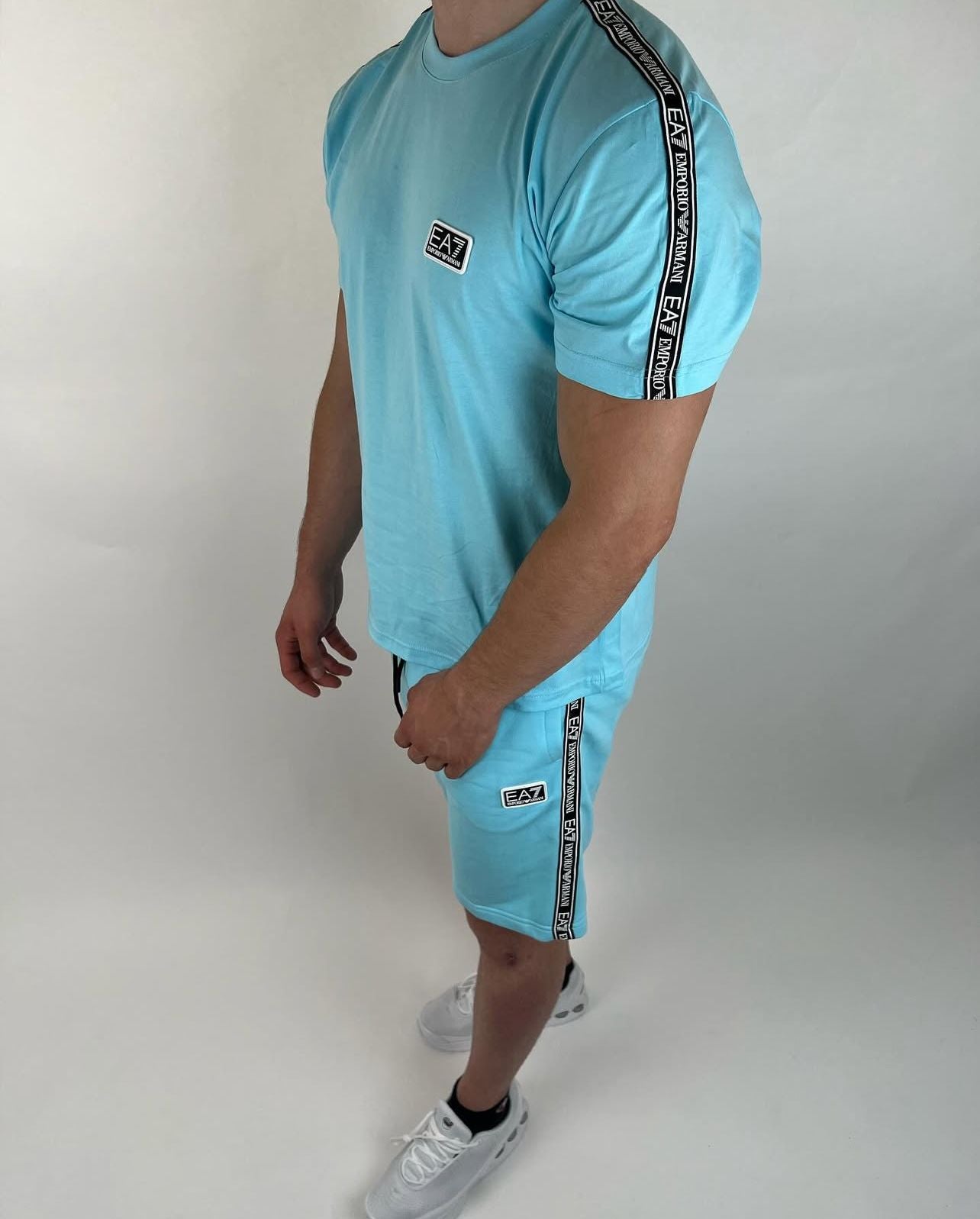 Conjunto de verano EA7