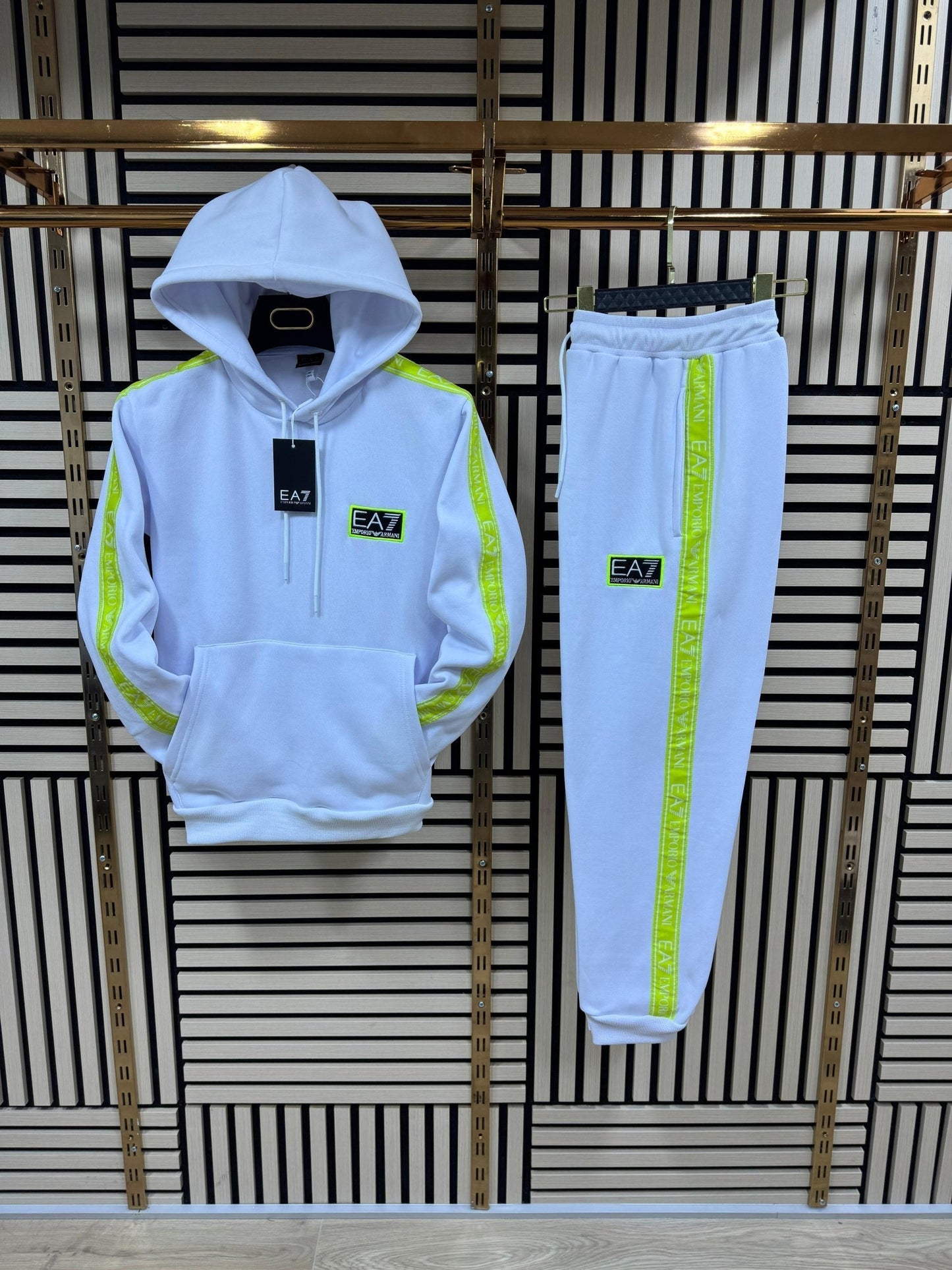 Chandal Armani (Blanco líma) Max calidad