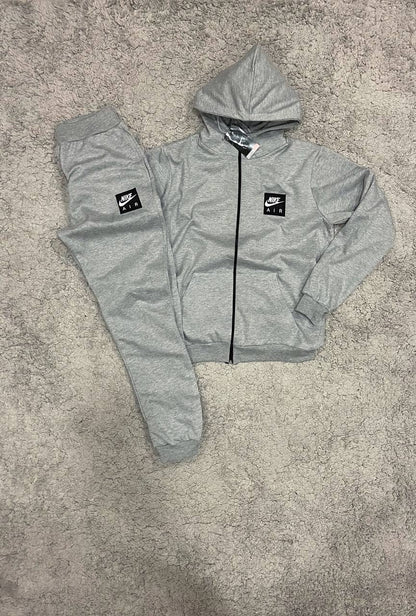 Chándal Nike gris “novedad” "Baja calidad"