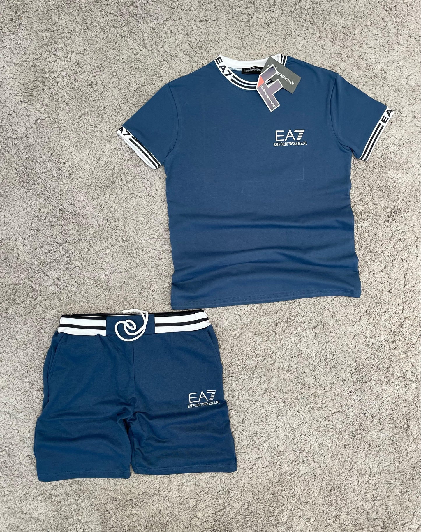 Conjunto de verano EA7