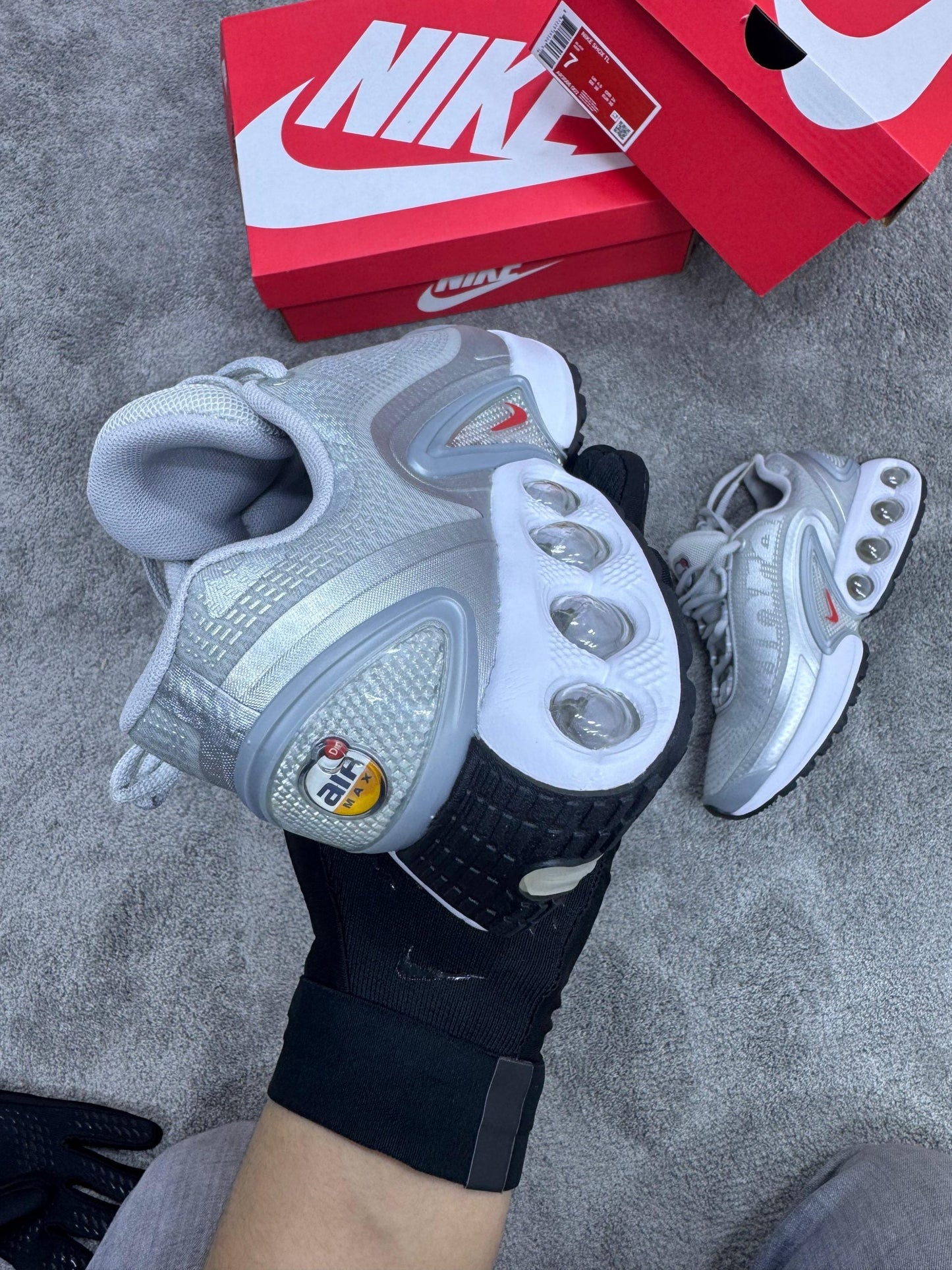 Air Max DN ( Supreme ) ⚪