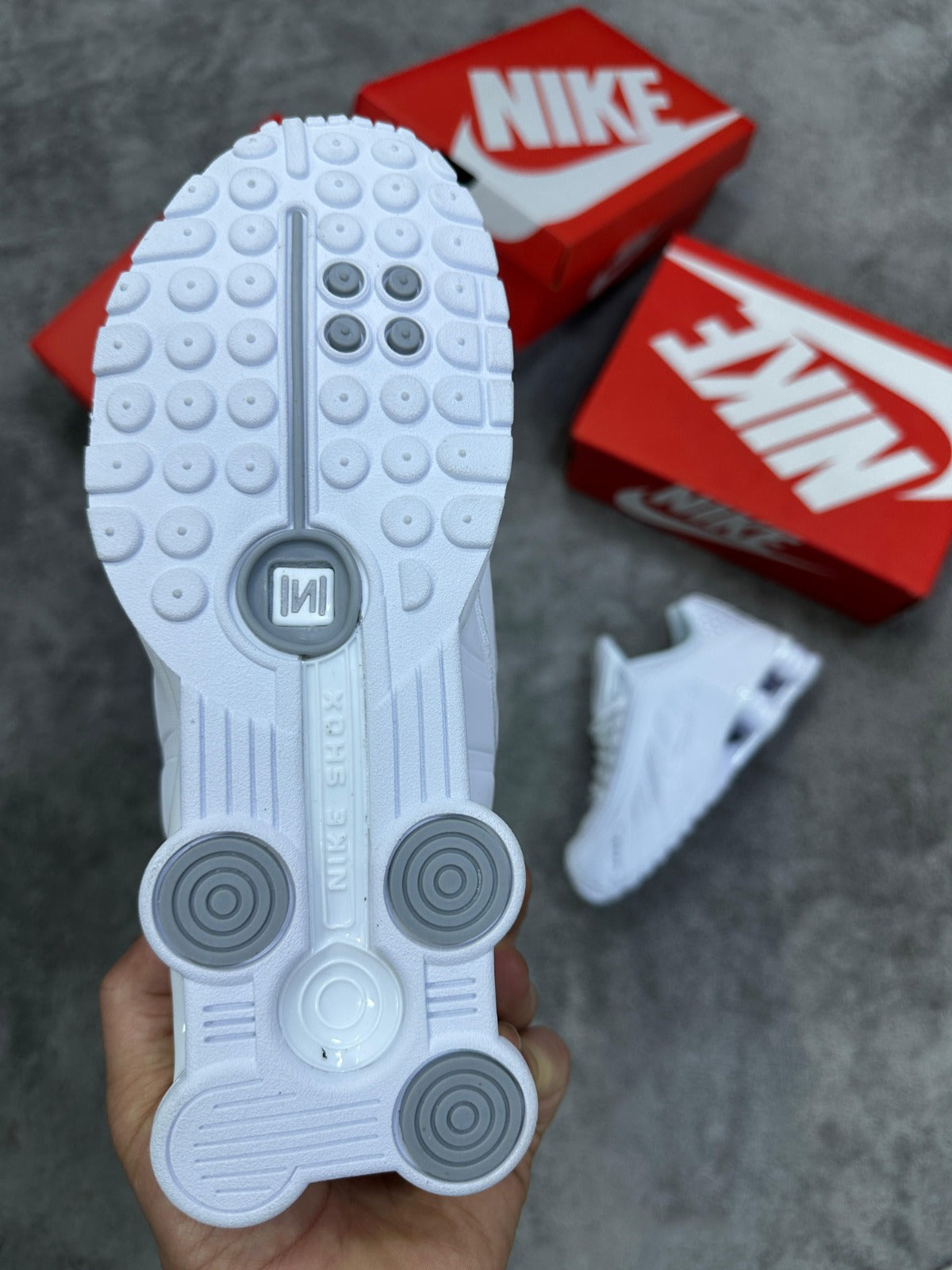Nike Shox R4