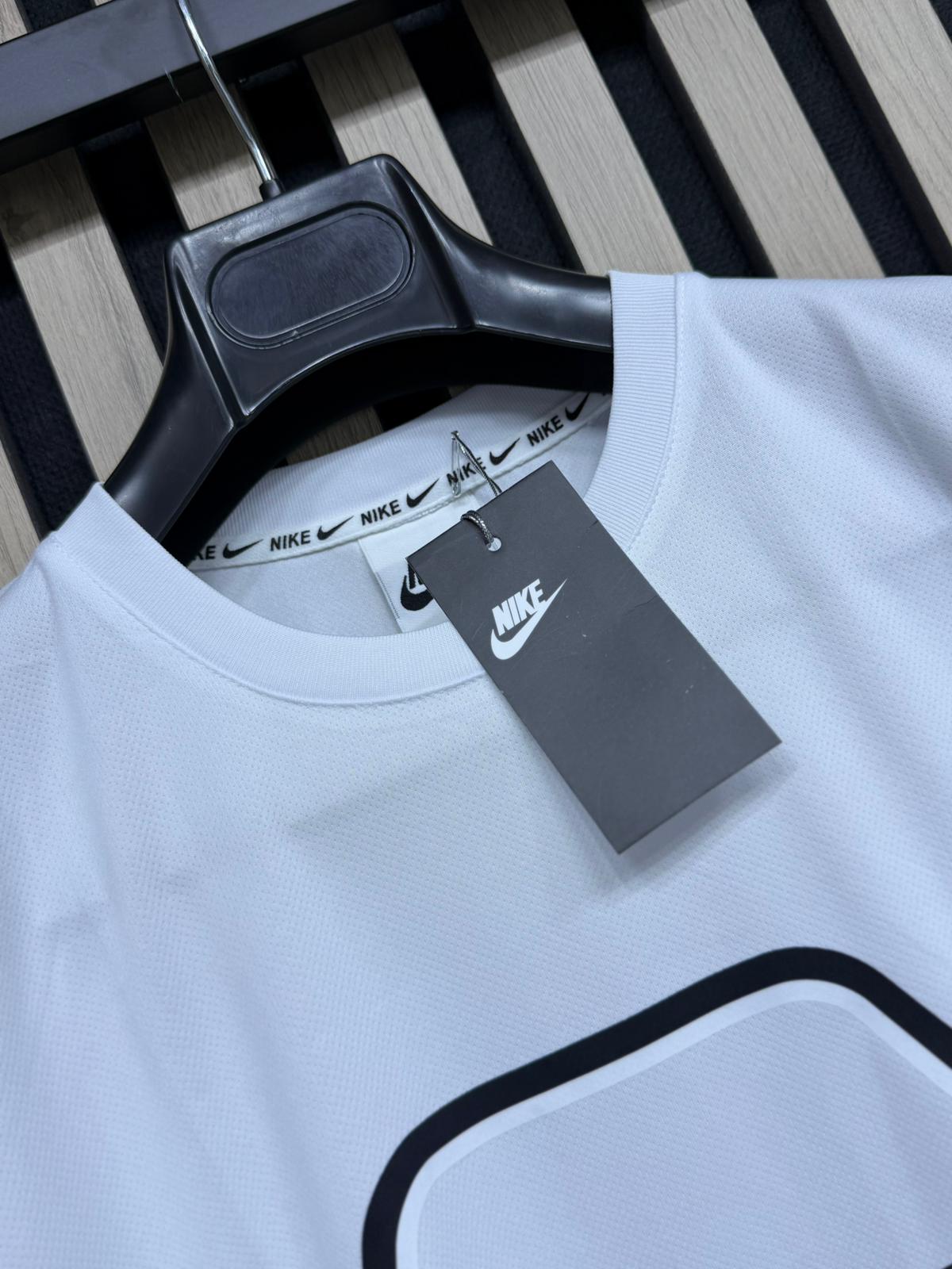 Conjuntos Nike (BLANCO Y NEGRO)