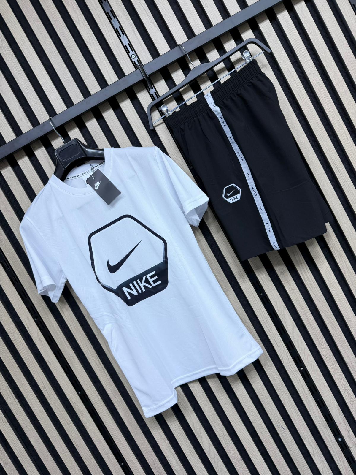 Conjuntos Nike (BLANCO Y NEGRO)