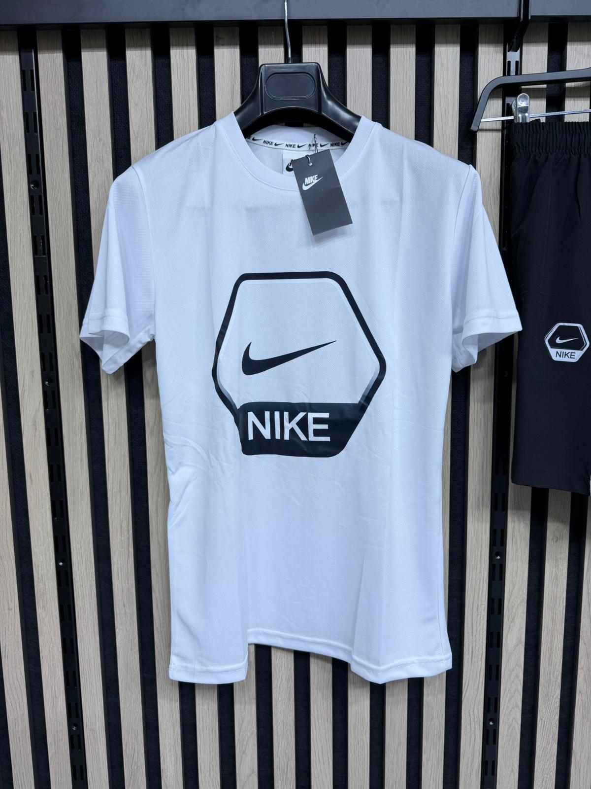 Conjuntos Nike (BLANCO Y NEGRO)