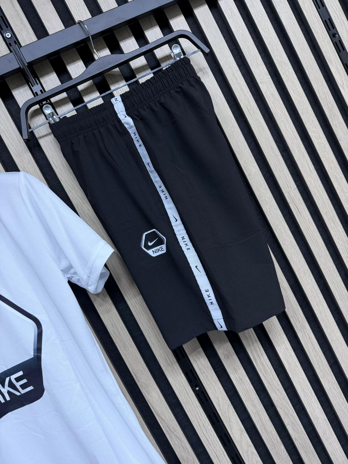 Conjuntos Nike (BLANCO Y NEGRO)